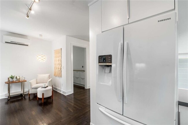 Building Photo - 830 Belgrade Ave NE