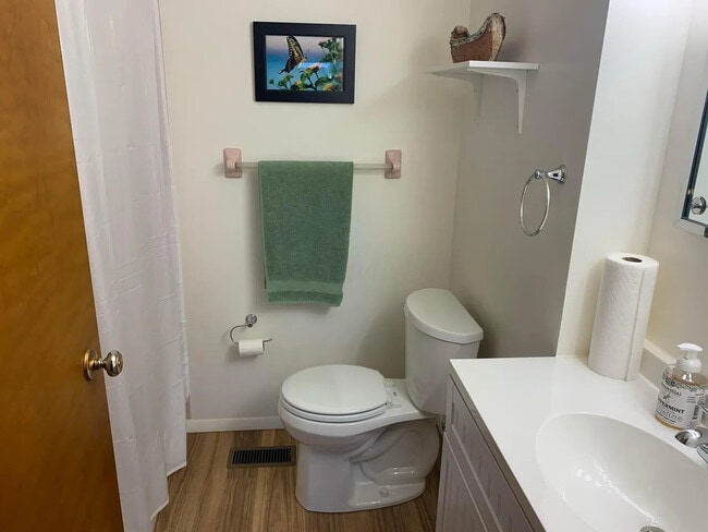 Building Photo - 5 Eastmoor Dr