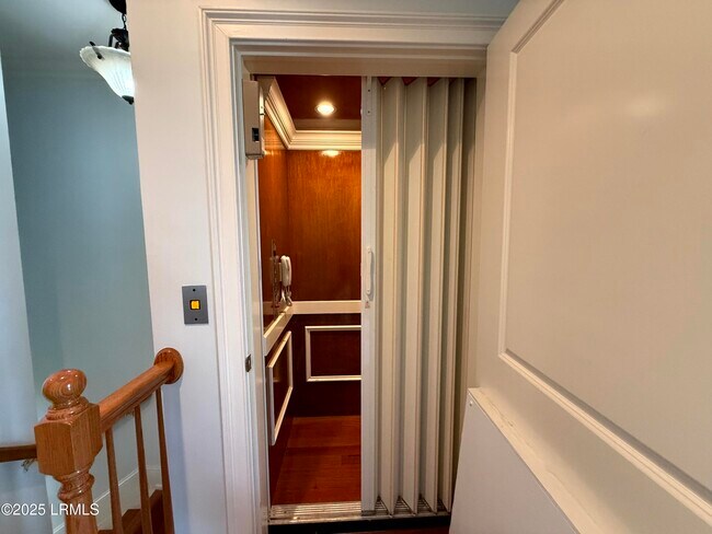 Building Photo - 54 Battery Crk Clb Dr