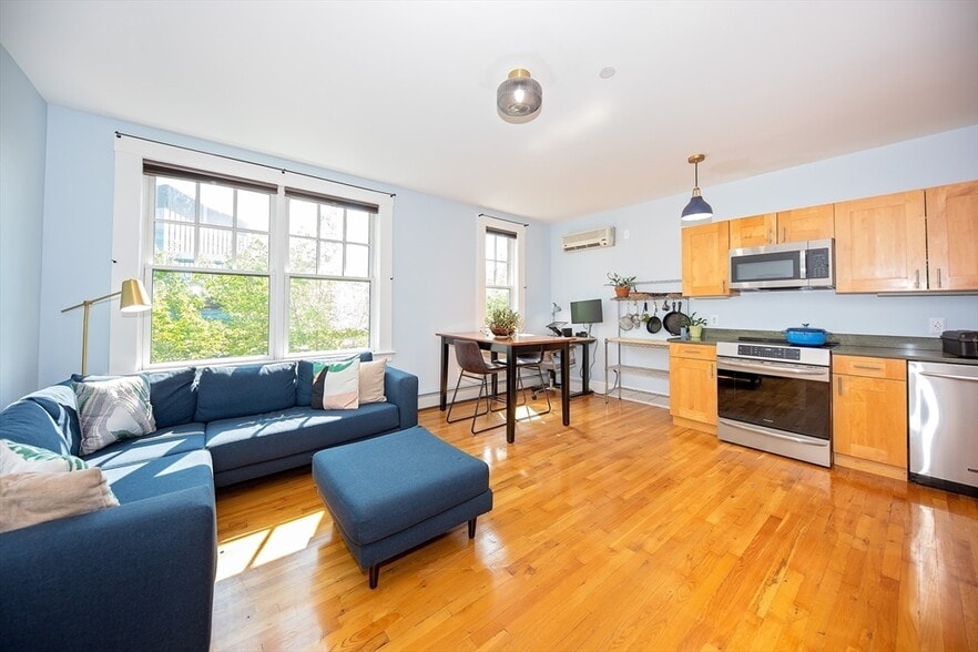 Primary Photo - 432 Norfolk St