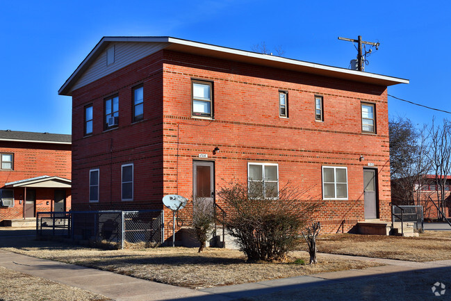 Building Photo - Will Rogers Courts