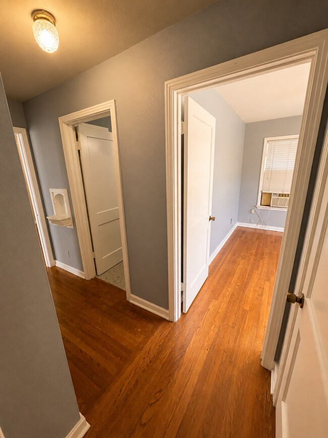 Building Photo - Alamo Heights Townhome