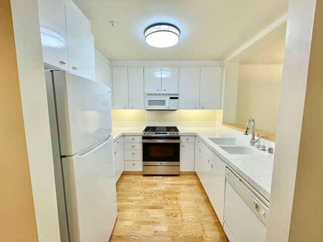 Building Photo - 2BR/2BA North Beach Condo W/Private, Huge Terrace, Parking! In-Unit Laundry! Storage! PROGRESSIVE