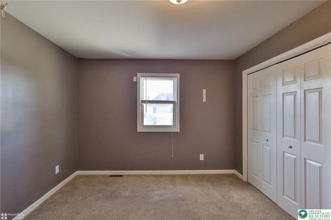 Building Photo - 2811 Kingsview Ave