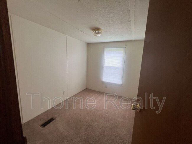 Building Photo - 176 Matts Ln