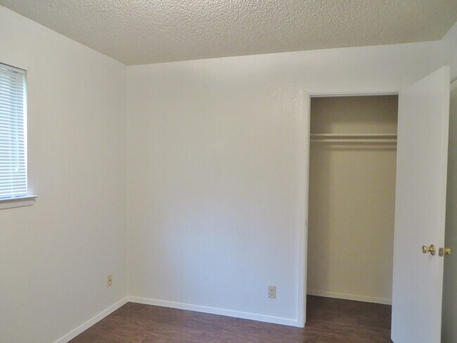 Building Photo - 2 Bedroom 2 Bathroom Georgetown Duplex