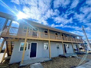 Building Photo - 402 Gunn St