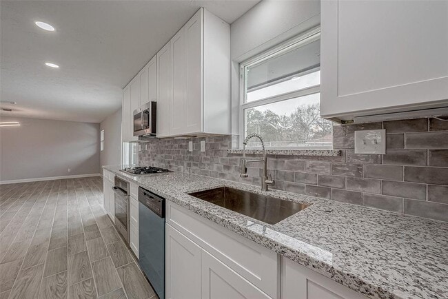Building Photo - 300 Lane Dr