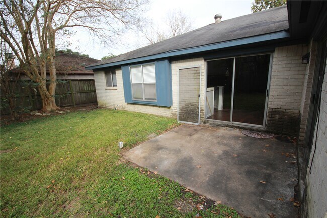 Building Photo - 22619 Braken Carter Ln