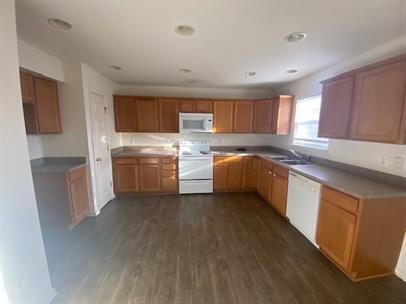 Building Photo - Move In Special- 1/2 month off first full month with move in by 4/1/2026 Pet Friendly- Now Availa...