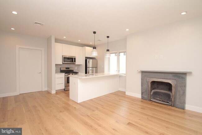 Building Photo - 220 S 3rd St