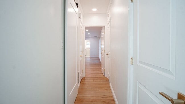 Building Photo - 5 bedroom, 5.5 bath, 4800 sq ft Prime Studio City Home with Pool and Hollywood Hills views