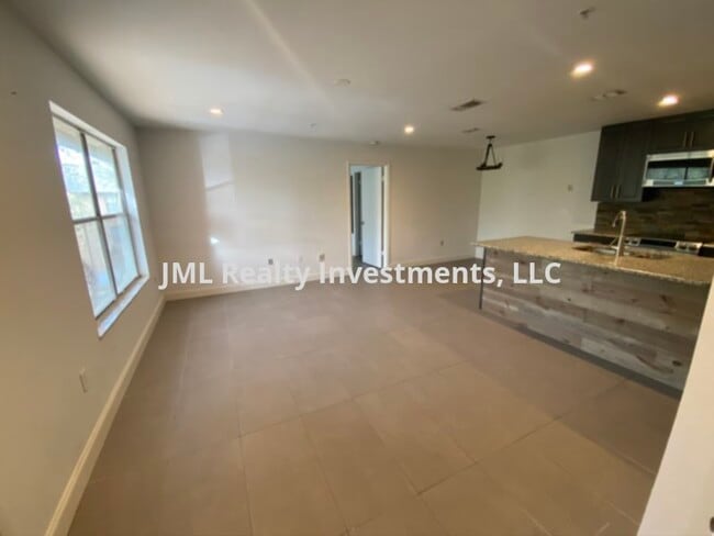 Building Photo - 615 Dory Ln