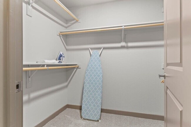 Building Photo - 390 N 2nd Ave