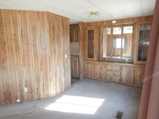 Building Photo - *PRICE IMPROVEMENT* 2 Bedroom on South Side of Prineville, Close to Hospital - Available Now!