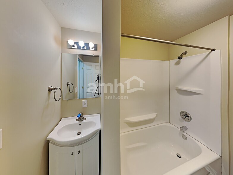 Building Photo - 2101 1630 N St