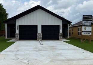 Building Photo - 3040 Elinor St