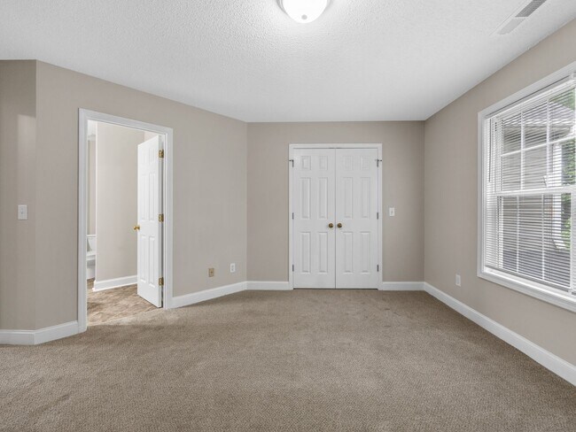 Building Photo - Newly Renovated 2BR, 2.5 BA in Greer SC