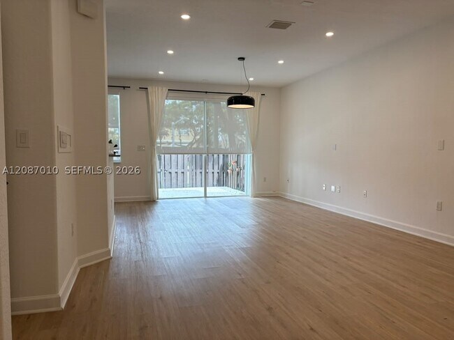 Building Photo - 8671 NW 112th Ct