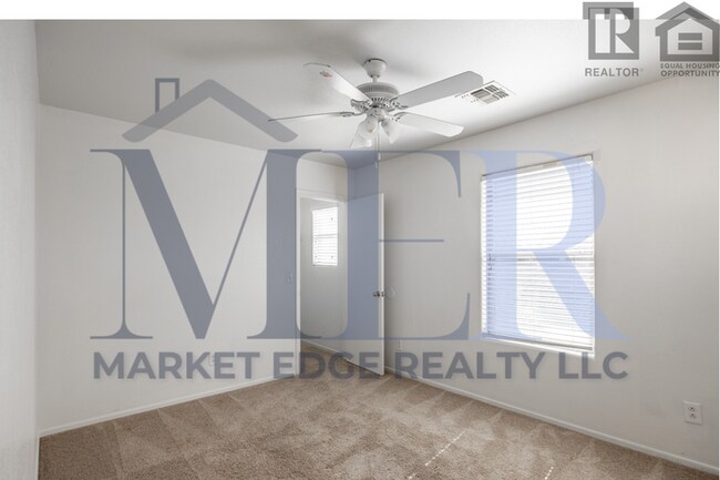 Building Photo - 3Bed/2.5Bath House at Honeycutt Ave/Hogene...