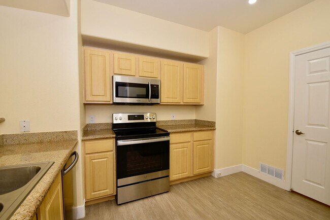 Building Photo - Upgraded & Charming Two-Bedroom Condo with...