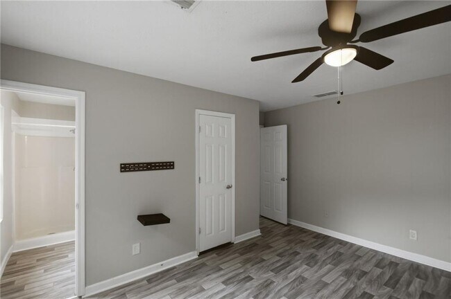 Building Photo - 218 Mill Creek Pl