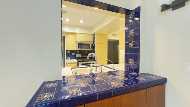 Building Photo - 403 S Lupin Ln