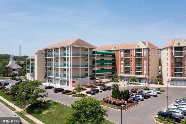 Building Photo - 6070 Main St