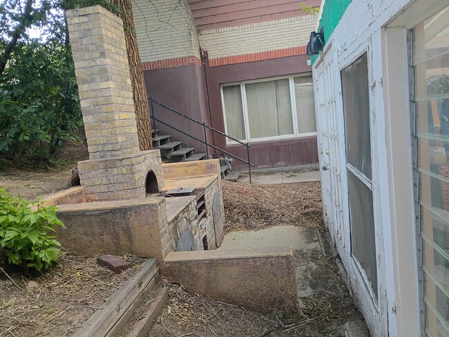 Building Photo - 817 Colorado Ave