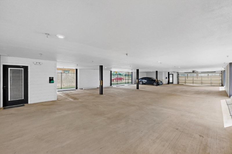 Building Photo - 800 S Welch St