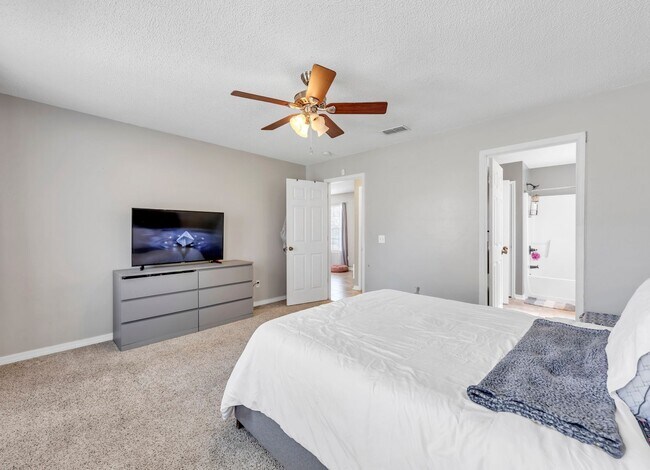 Building Photo - Renovated 3BR/2BA All-Brick Home | South C...