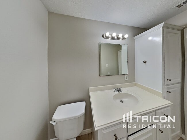 Building Photo - 16179 Summer Breeze Ct