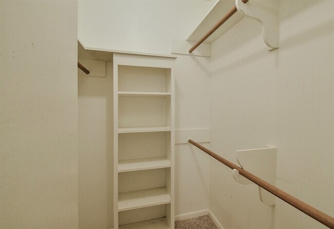 Building Photo - 13915 Roundstone Ln