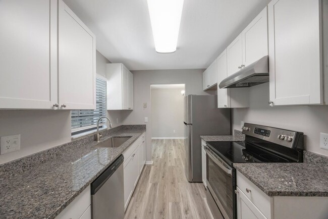 Building Photo - The Oaks at Safety Harbor 3 bedroom 2 bath