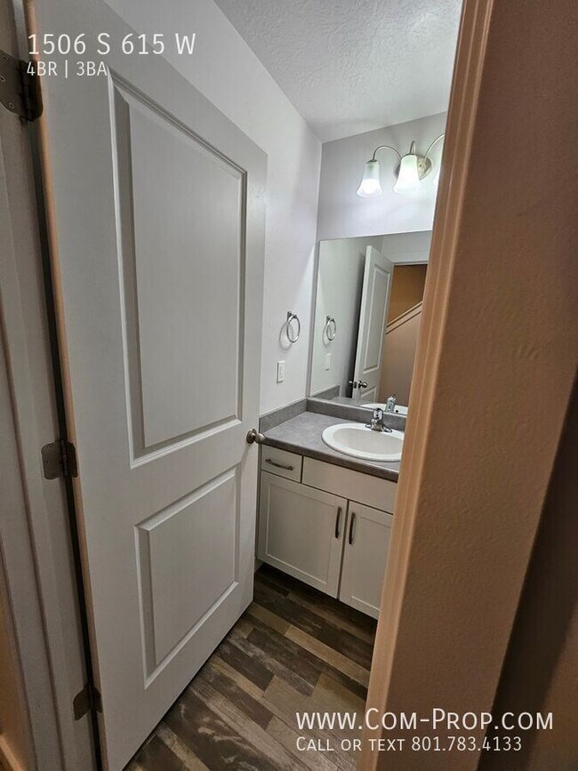 Building Photo - 1506 615 W