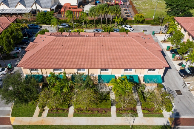 Building Photo - Town Square & Oak Landing Townhouses