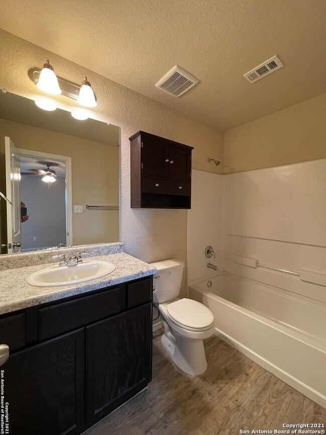 Building Photo - 6207 Golden Valley Dr