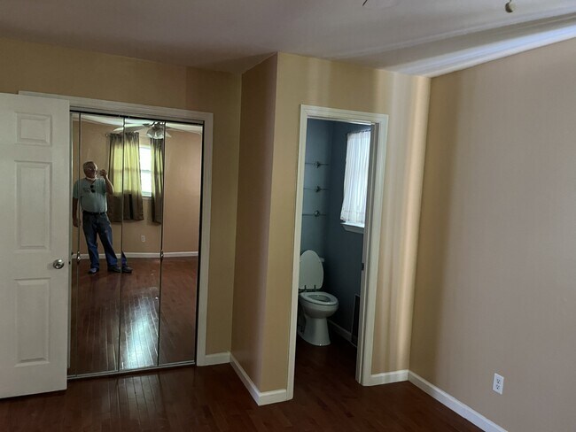 Building Photo - 8941 N Hickory Valley Rd