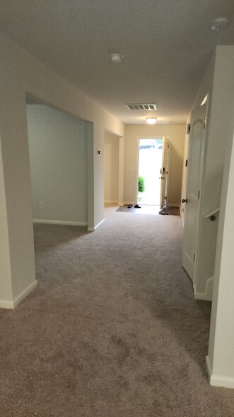 Building Photo - 2633 Taton Ct