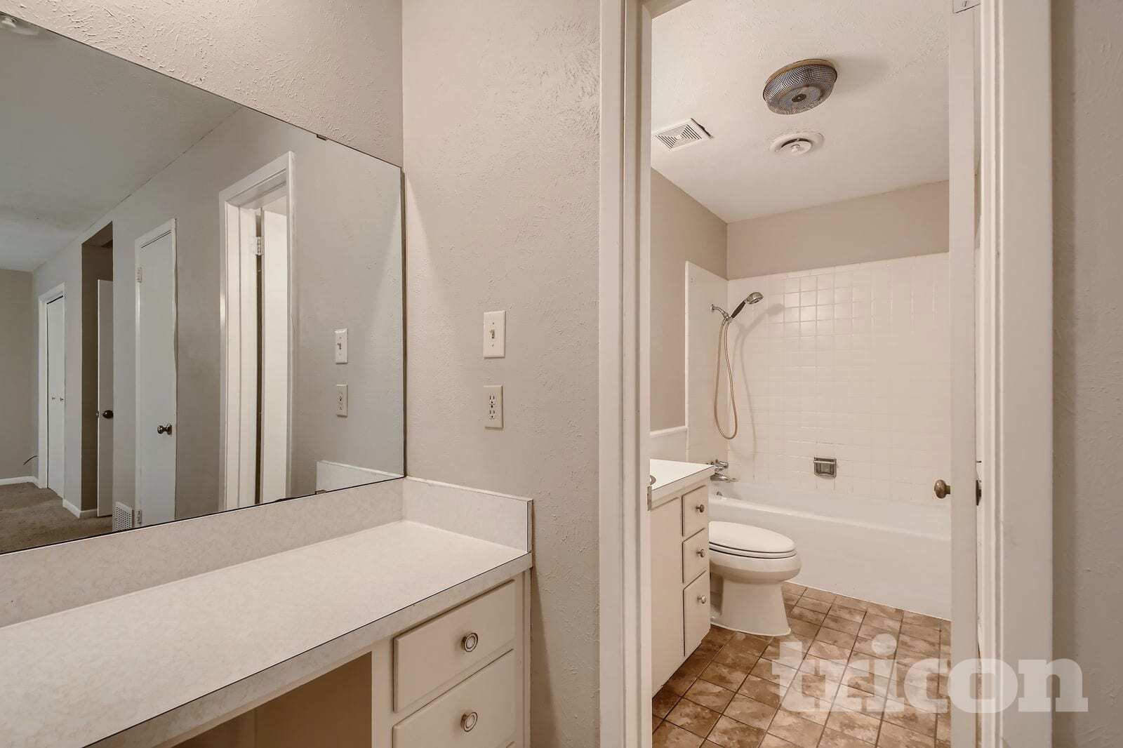Building Photo - 908 Hilton Pl