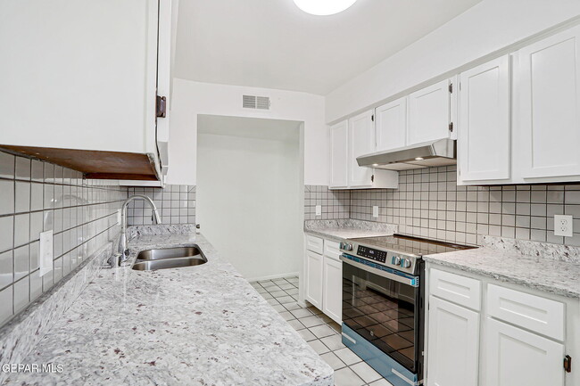 Building Photo - 3221 Isla Morada Dr