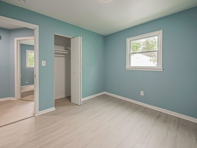 Building Photo - Charming 3BR Home Available Now in Pontiac!