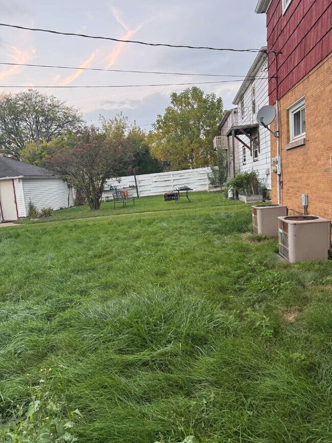 Building Photo - 3537 N 85th St