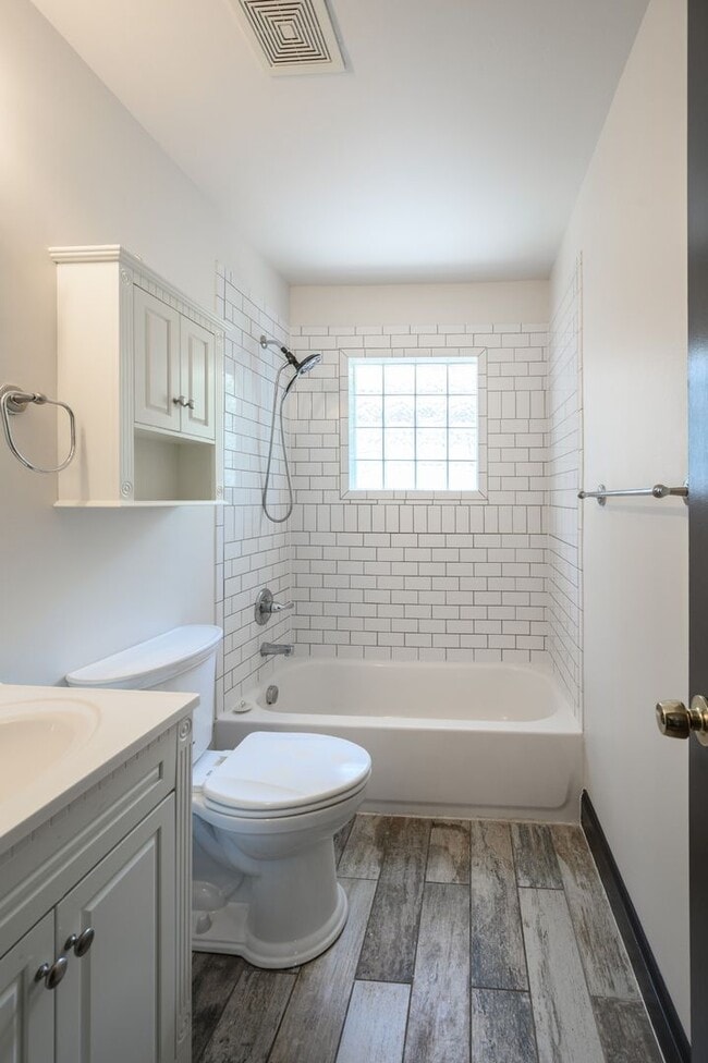 Building Photo - **REMODELED EAST NASHVILLE BUNGALOW IN HIG...