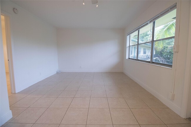 Building Photo - 400 SW 7th Ave