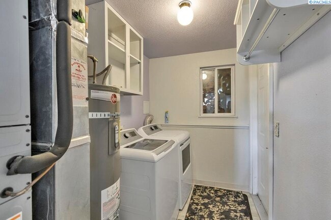 Building Photo - 141 S Travis Ln