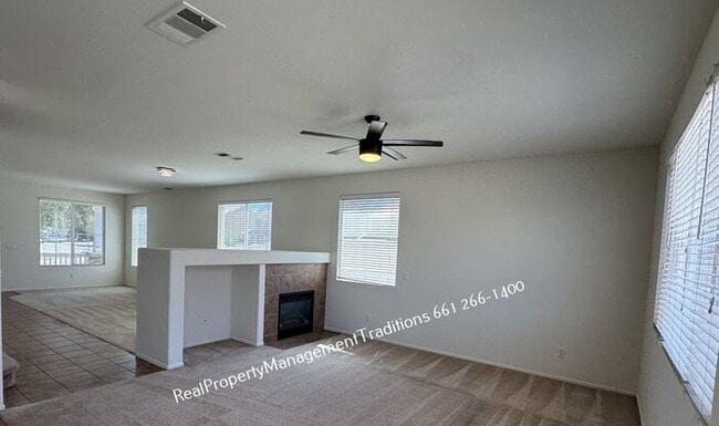 Building Photo - Spaciouse 4 Bed- 3 full Bath + plus Loft Home