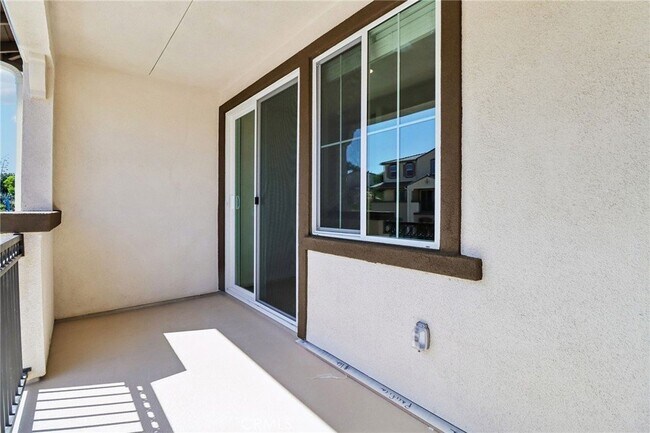 Building Photo - 567 Toledo Way