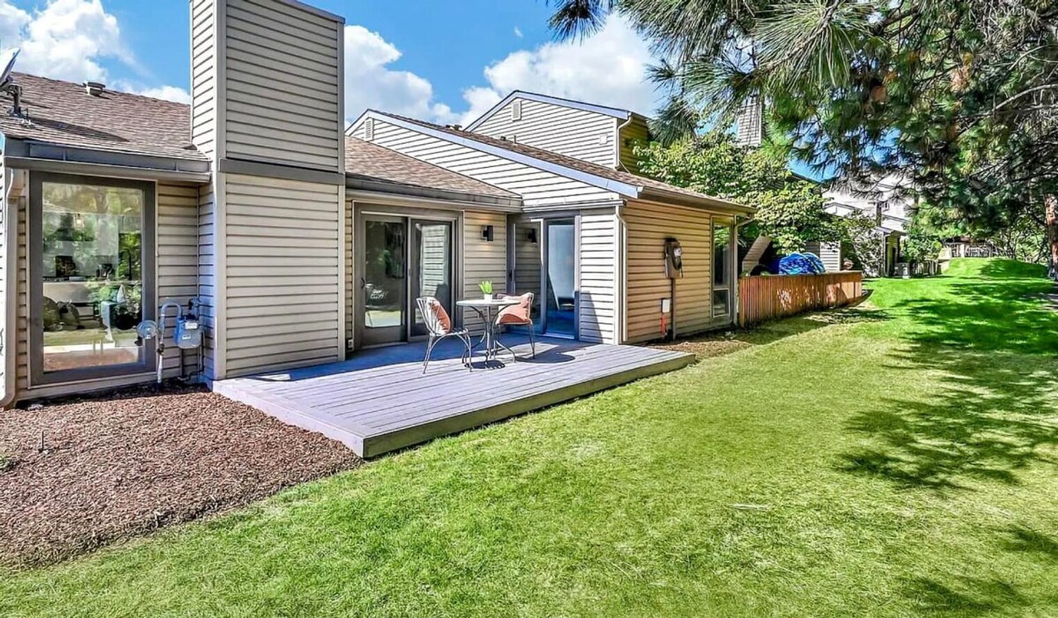 Building Photo - 2890 N Mountain Rd