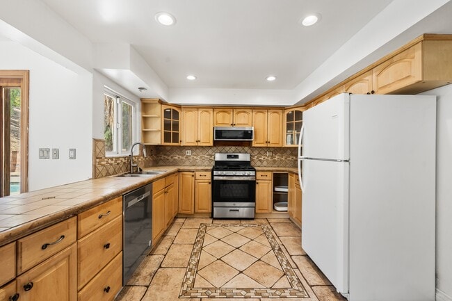 Building Photo - 8743 Topanga Canyon Blvd